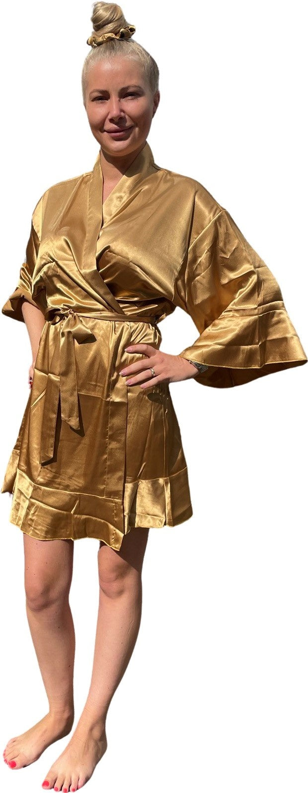 badjas satijn kort met ruffles - goud
