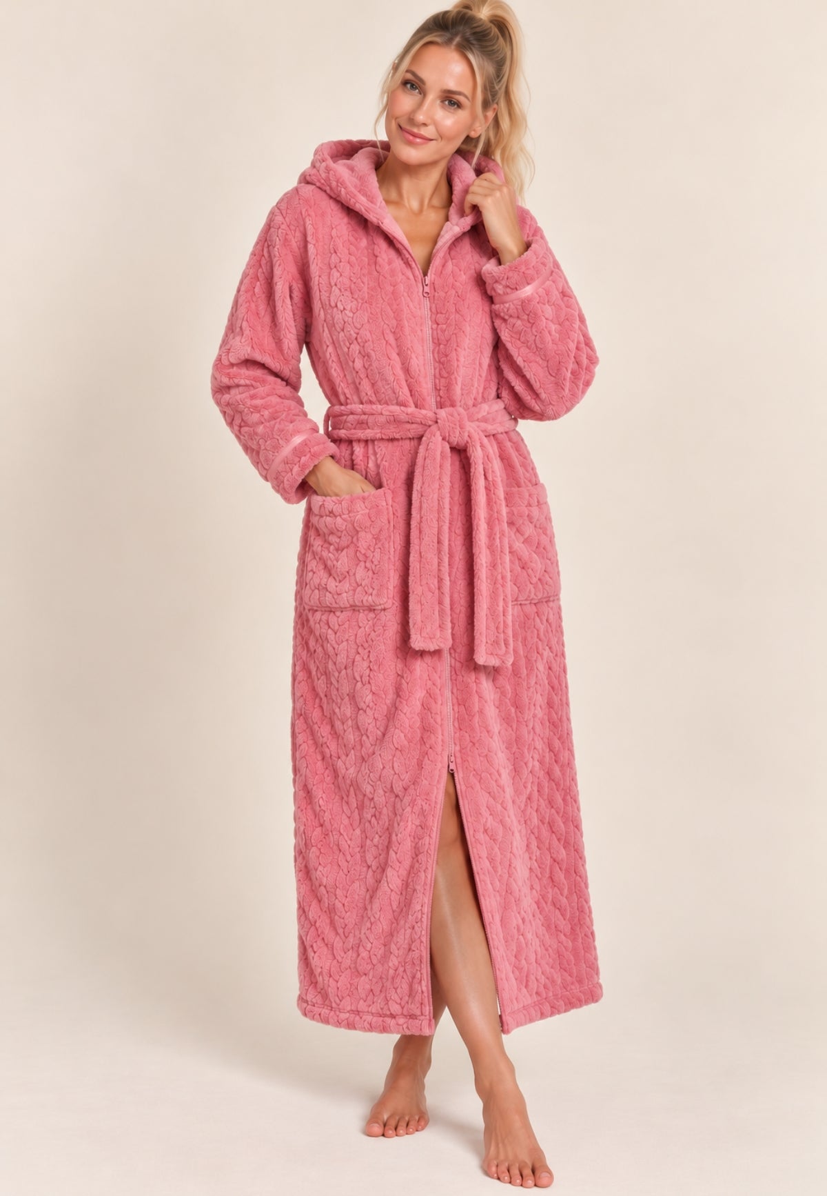 Roze teddy damesbadjas van Charlie Choe met tweewegrits