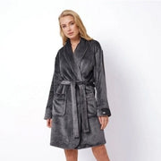 Korte damesbadjas grijs fleece - met kleine kroon borduring