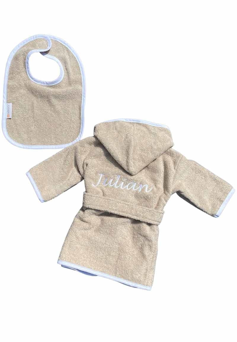 Zandkleurige baby badjas met naam borduren