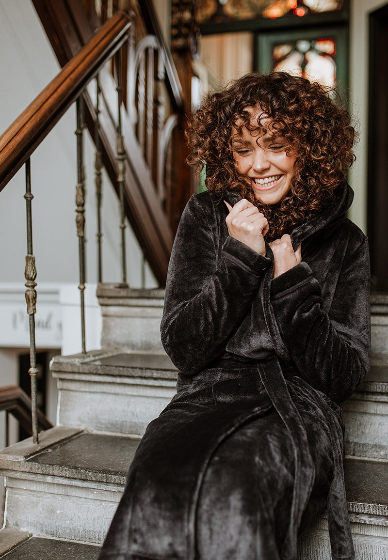 Charlie Choe zwarte/donkergrijze fleece dames badjas met capuchon - lang model