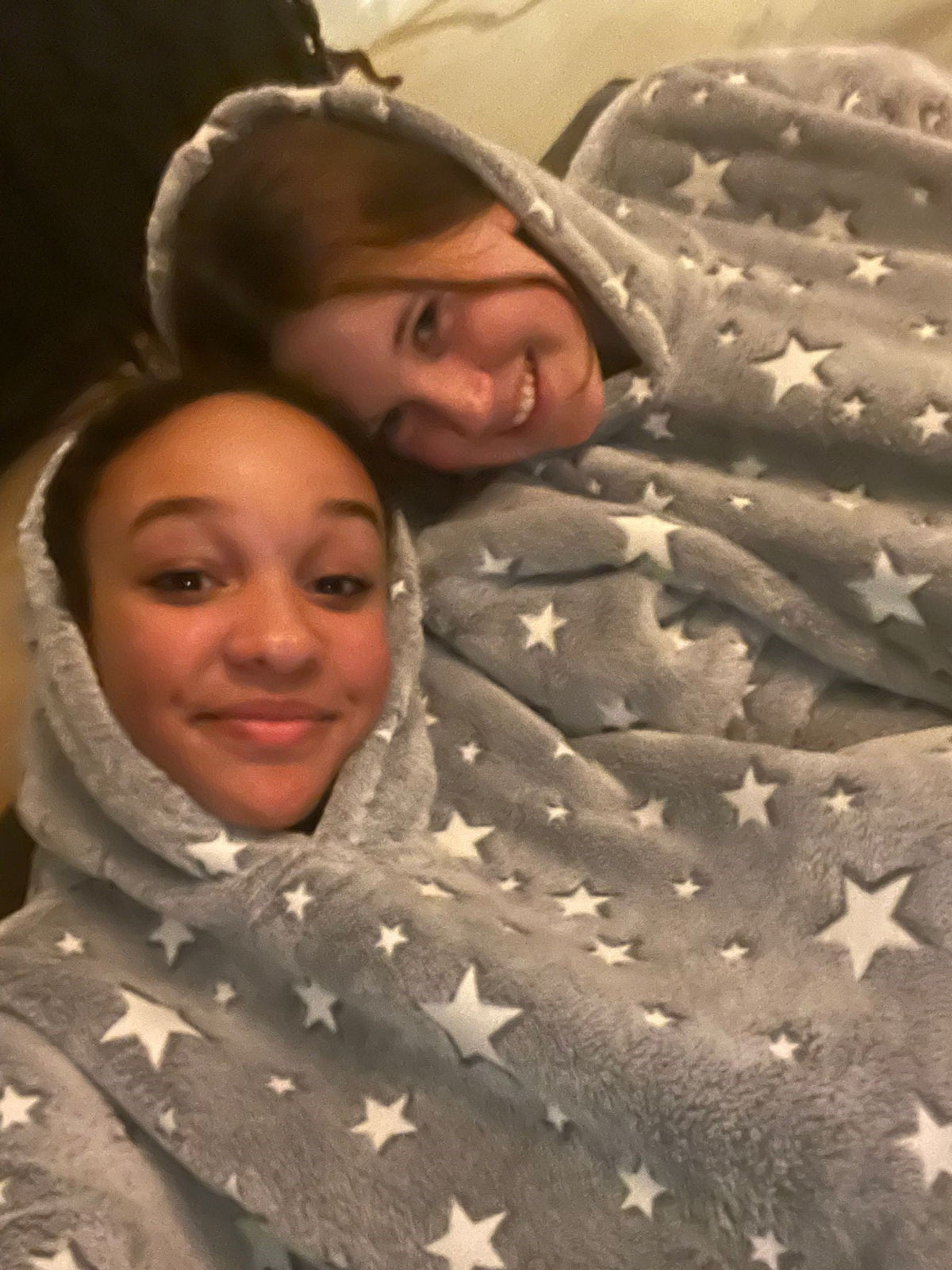 Fleece deken met mouwen & capuchon - kind - Glow in the Dark