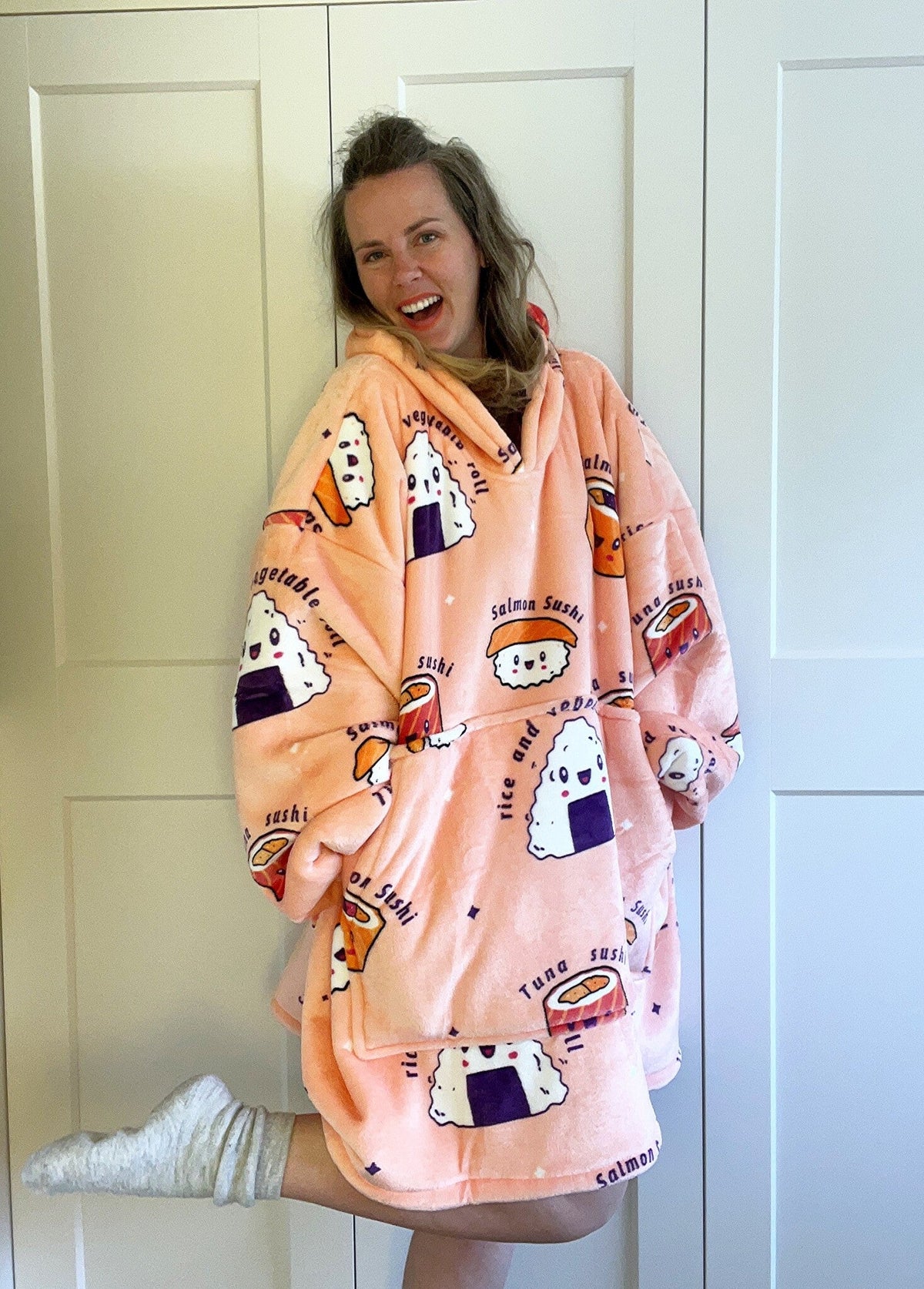 Fleece deken met mouwen & capuchon - sushi