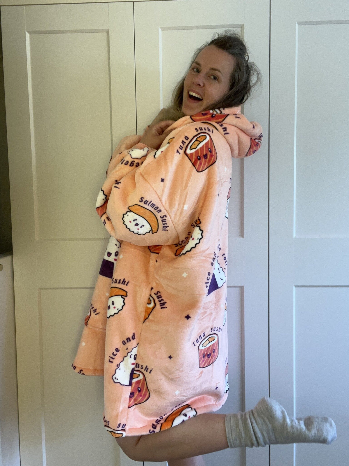 Fleece deken met mouwen & capuchon - sushi