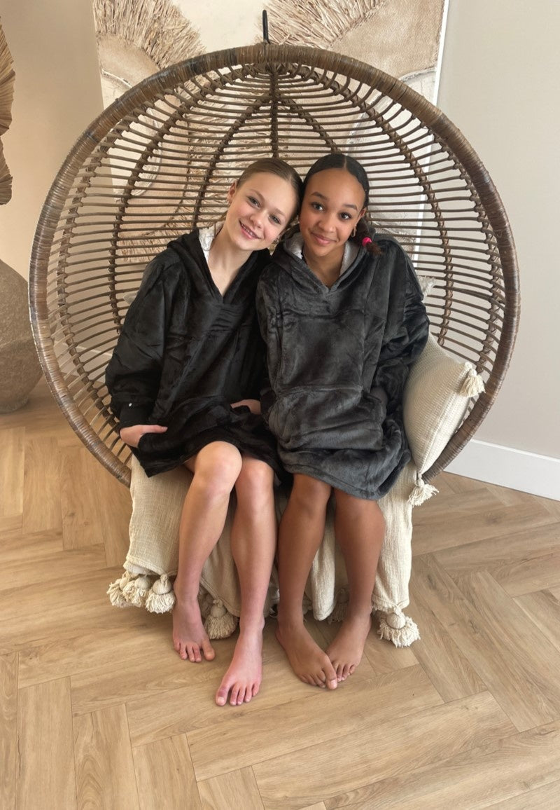 Fleece deken met mouwen & capuchon - kind - zwart