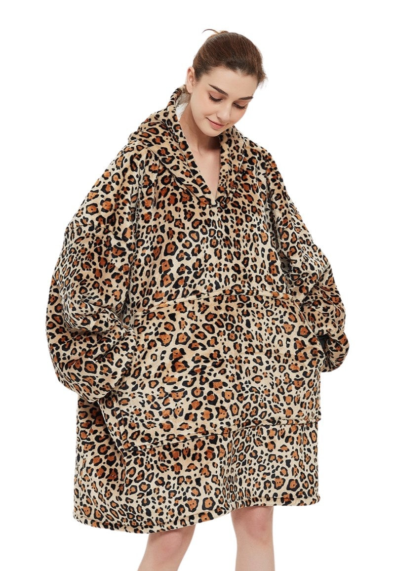 Fleece deken met mouwen & capuchon - leopard