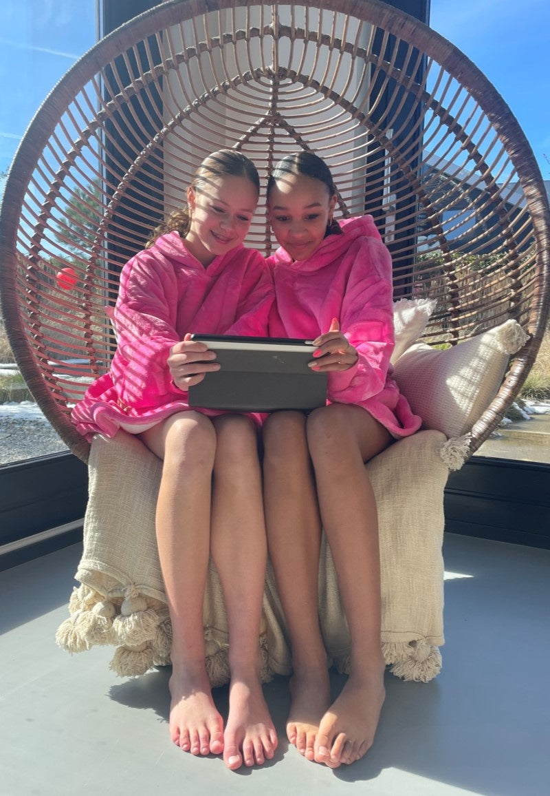 Fleece deken met mouwen & capuchon - kind - roze