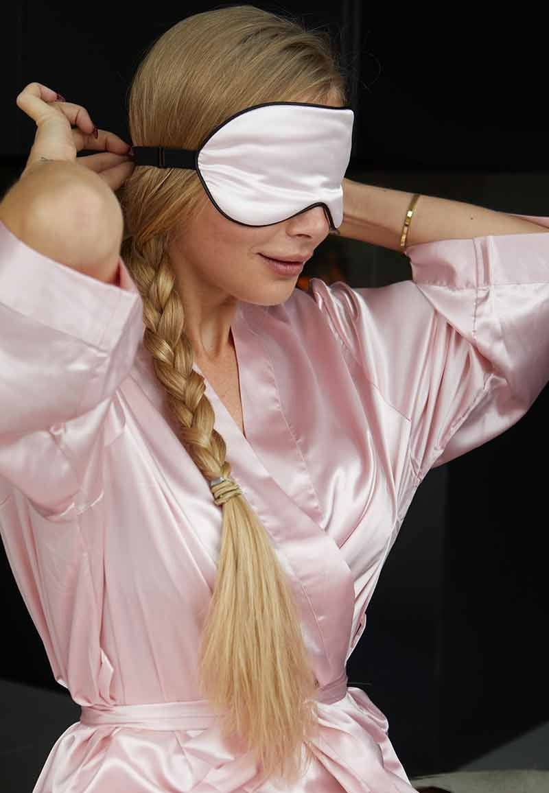 Oogmasker licht roze satijn