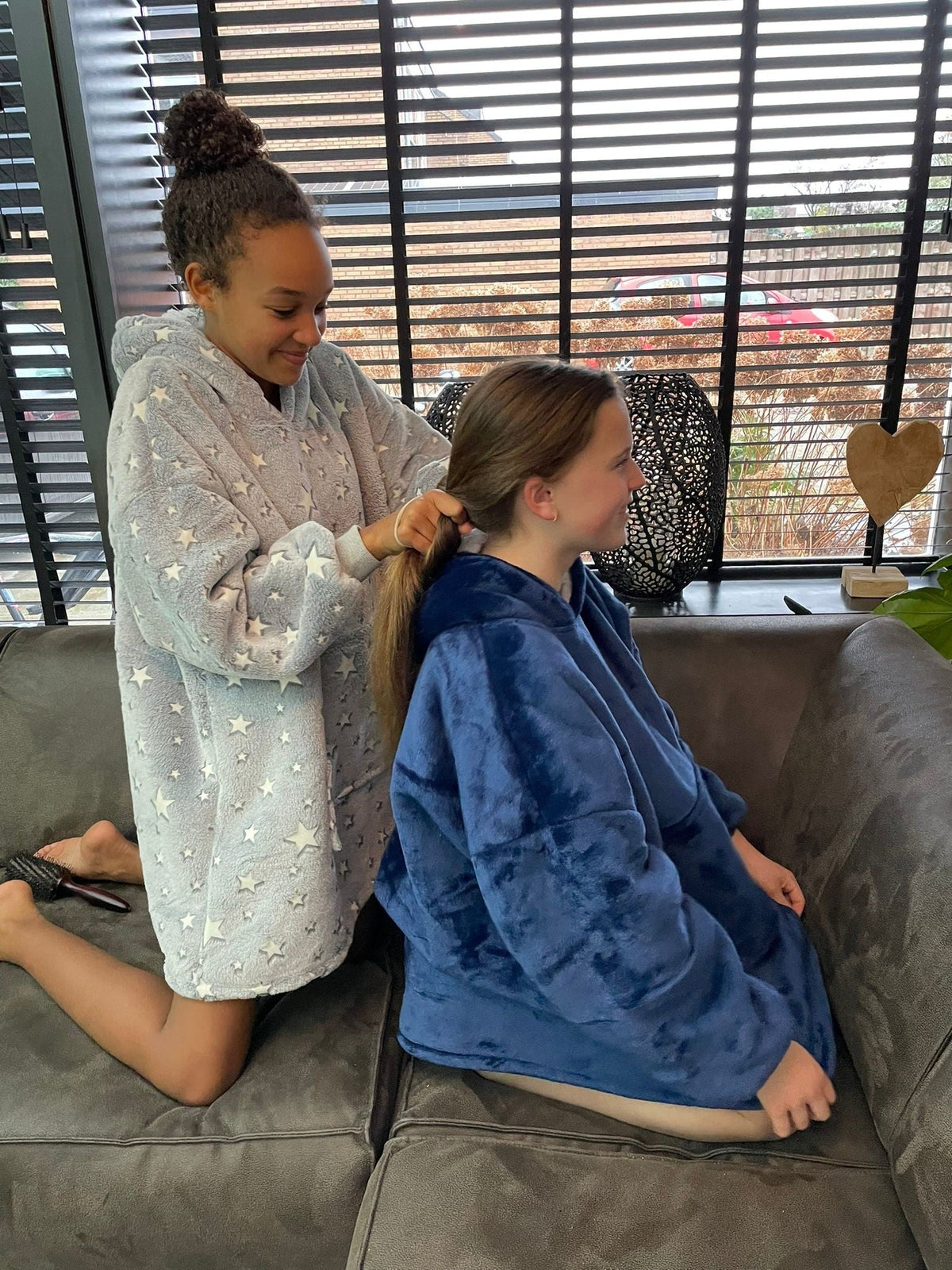 Fleece deken met mouwen & capuchon - kind - blauw