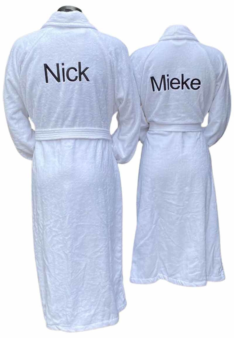 Witte velours badjas unisex met naam borduren